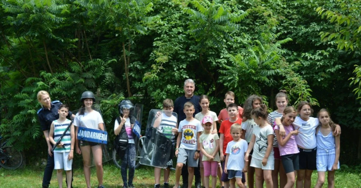 Jandarmii arădeni au organizat activități preventiv educative în localitatea Căsoaia