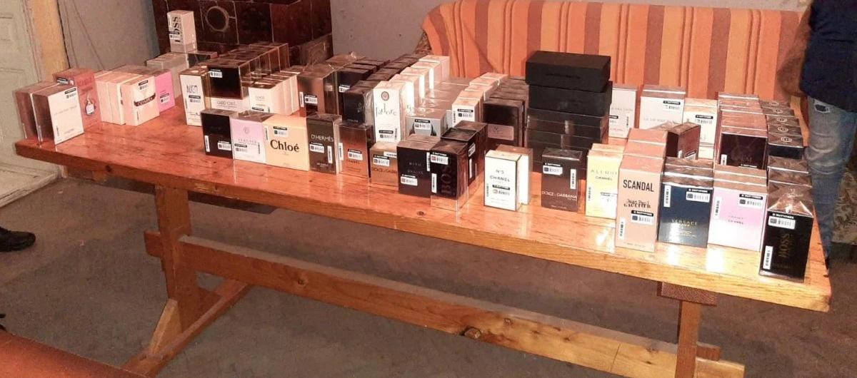 Jandarmii au confiscat 131 de parfumuri contrafăcute