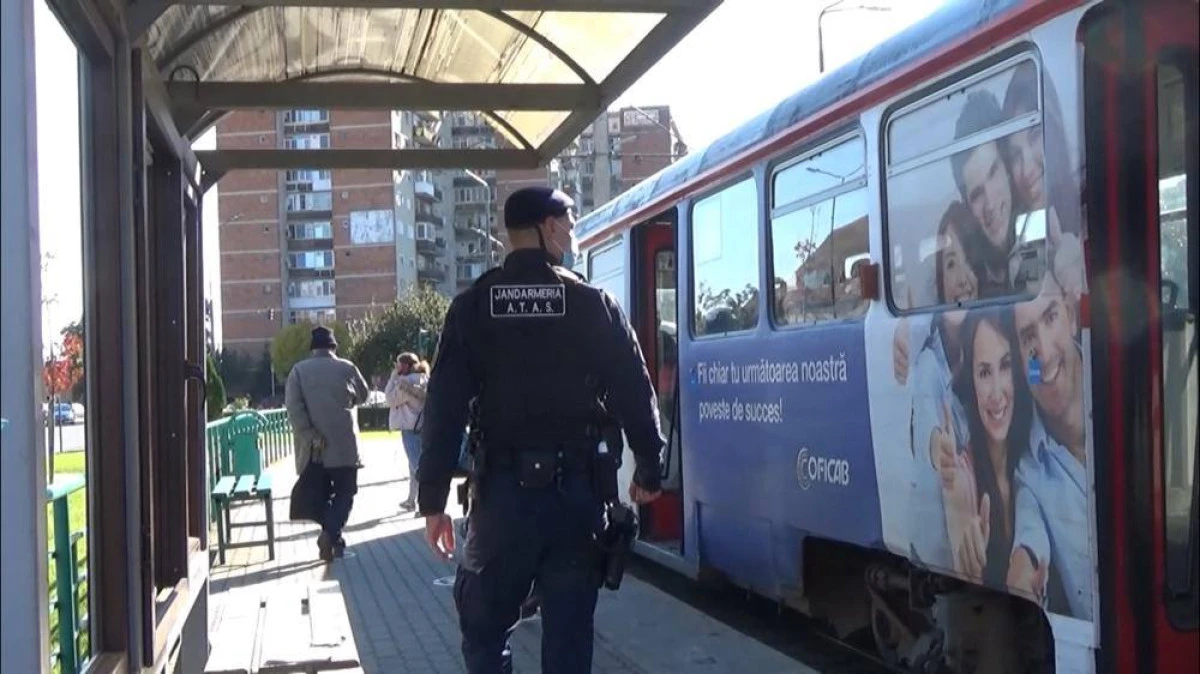 Jandarmii au dat 86 de amenzi pentru nepurtarea măştii în tramvaie