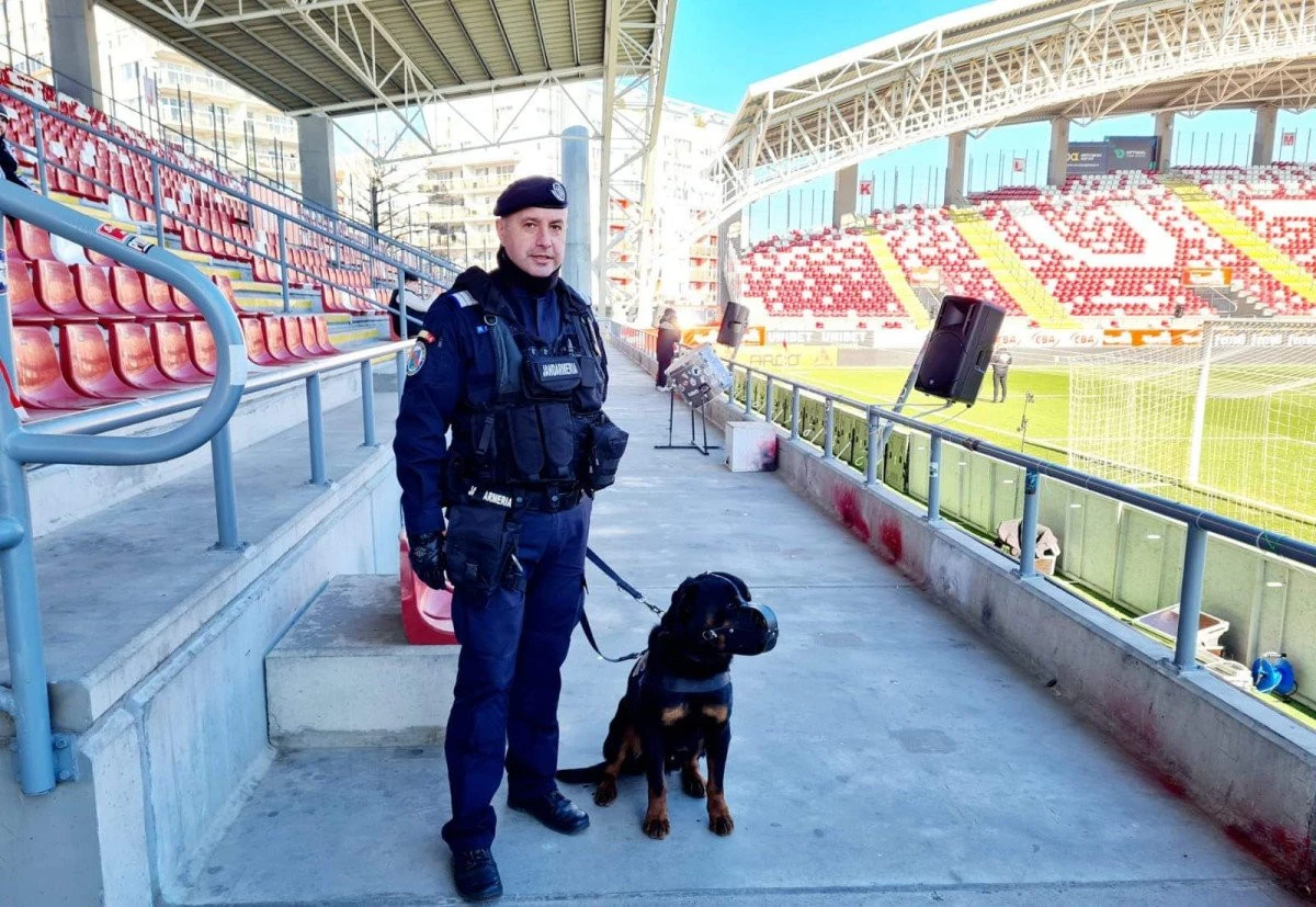 Jandarmii timișoreni descurajează comerțul ilegal cu bilete, înainte de UTA - FCSB!