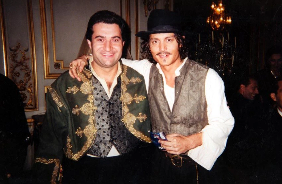 JOHNNY DEPP A PETRECUT CU IONIŢĂ DE LA CLEJANI