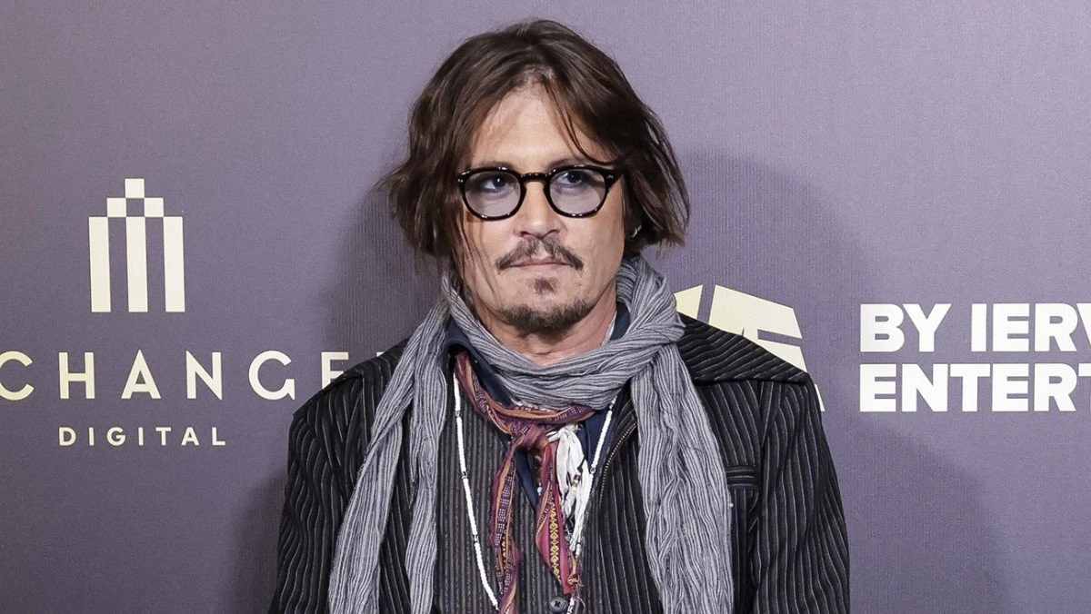 Johnny Depp a semnat un contract record, în valoare de 20 de milioane de dolari, cu casa Dior