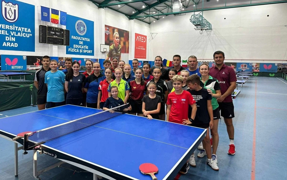 Jucători de loturi naționale din România și Serbia, într-un cantonament de tenis de masă la Arad! (FOTO)
