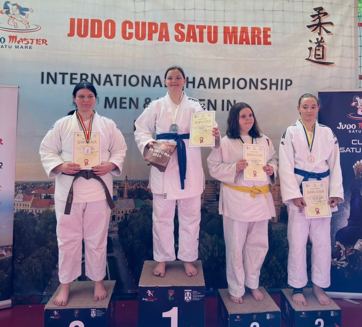 Judoka arădeni au urcat pe podium la turneul internațional de la Satu Mare