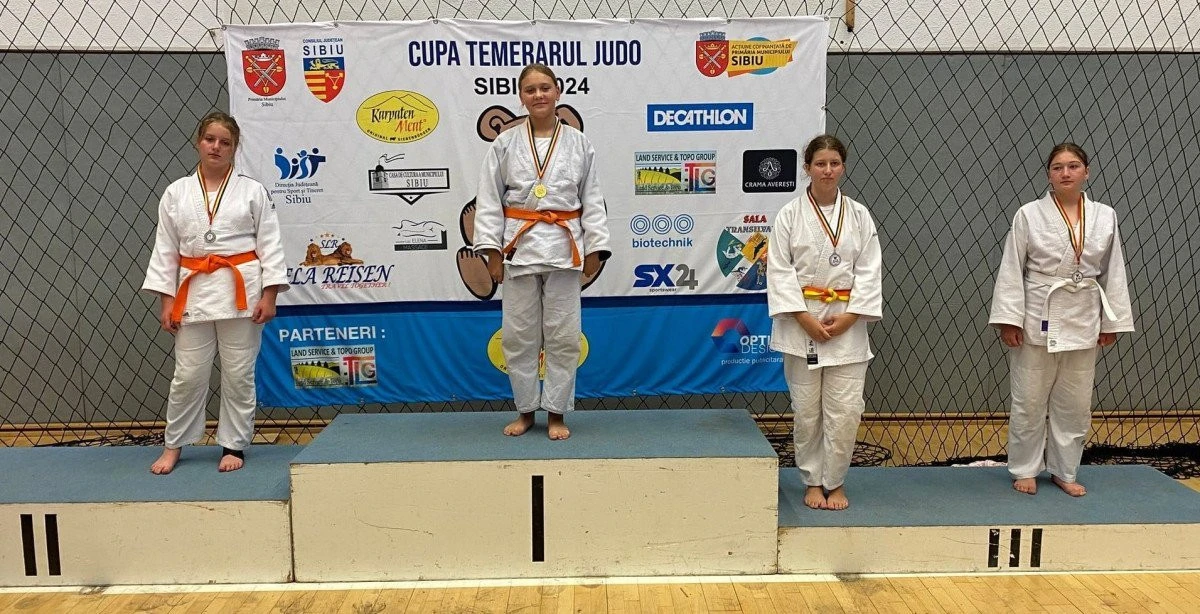 Judoka arădeni s-au remarcat pe tatami, la prima competiție a sezonului de toamnă (FOTO)