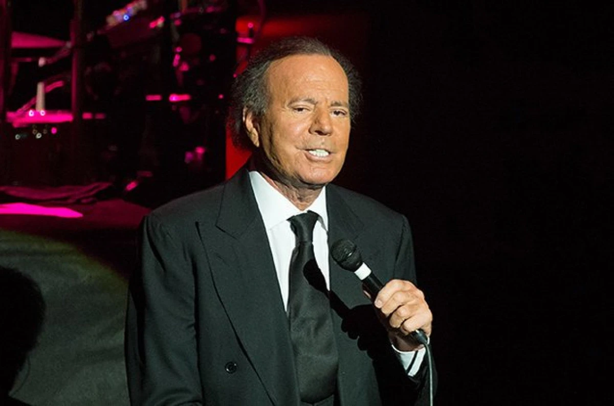 Julio Iglesias a descoperit că are încă un fiu