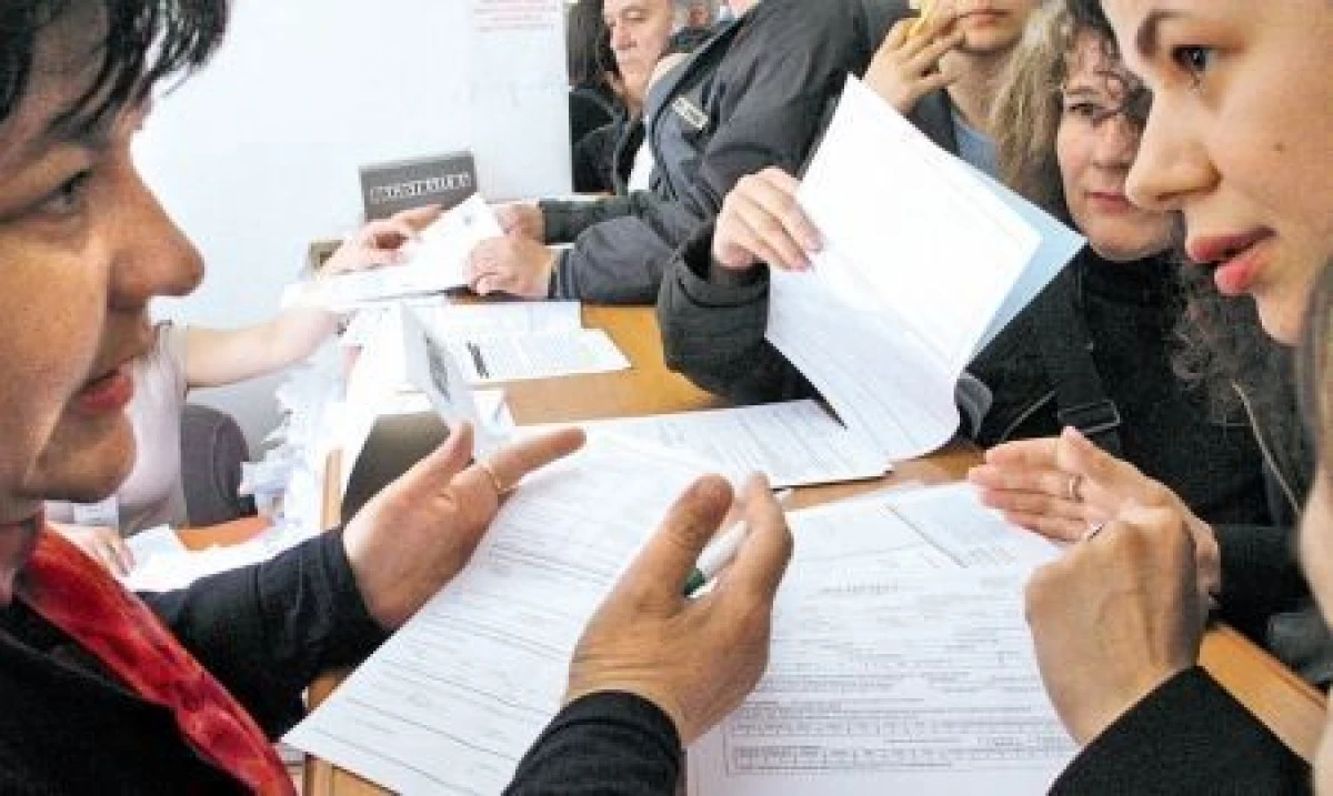 JUMATATE DE MILION DE ROMANI SUNT ASTEPTATI LUNA ASTA LA FISC