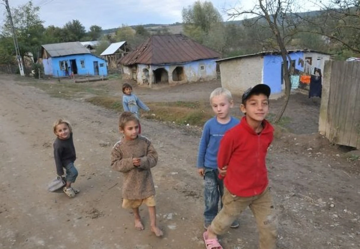 Jumătate dintre copiii României, expuși sărăciei și excluderii sociale
