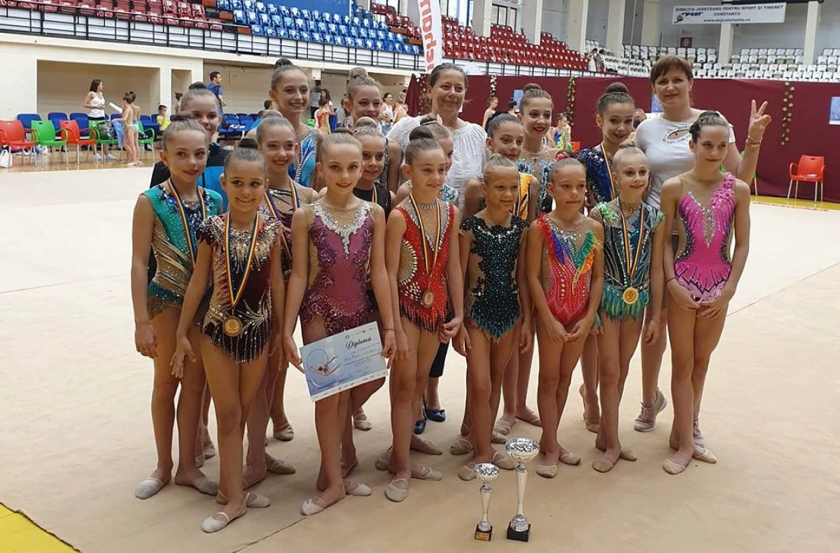 Junioarele de la CSM Arad, medaliate la Naţionalele de ritmică
