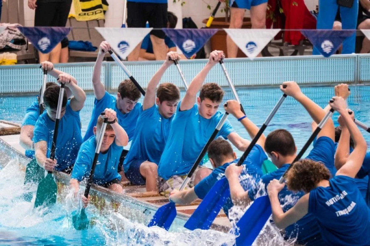 Juniorii CSM-ului, experienţă în premieră la bărci dragon în piscină