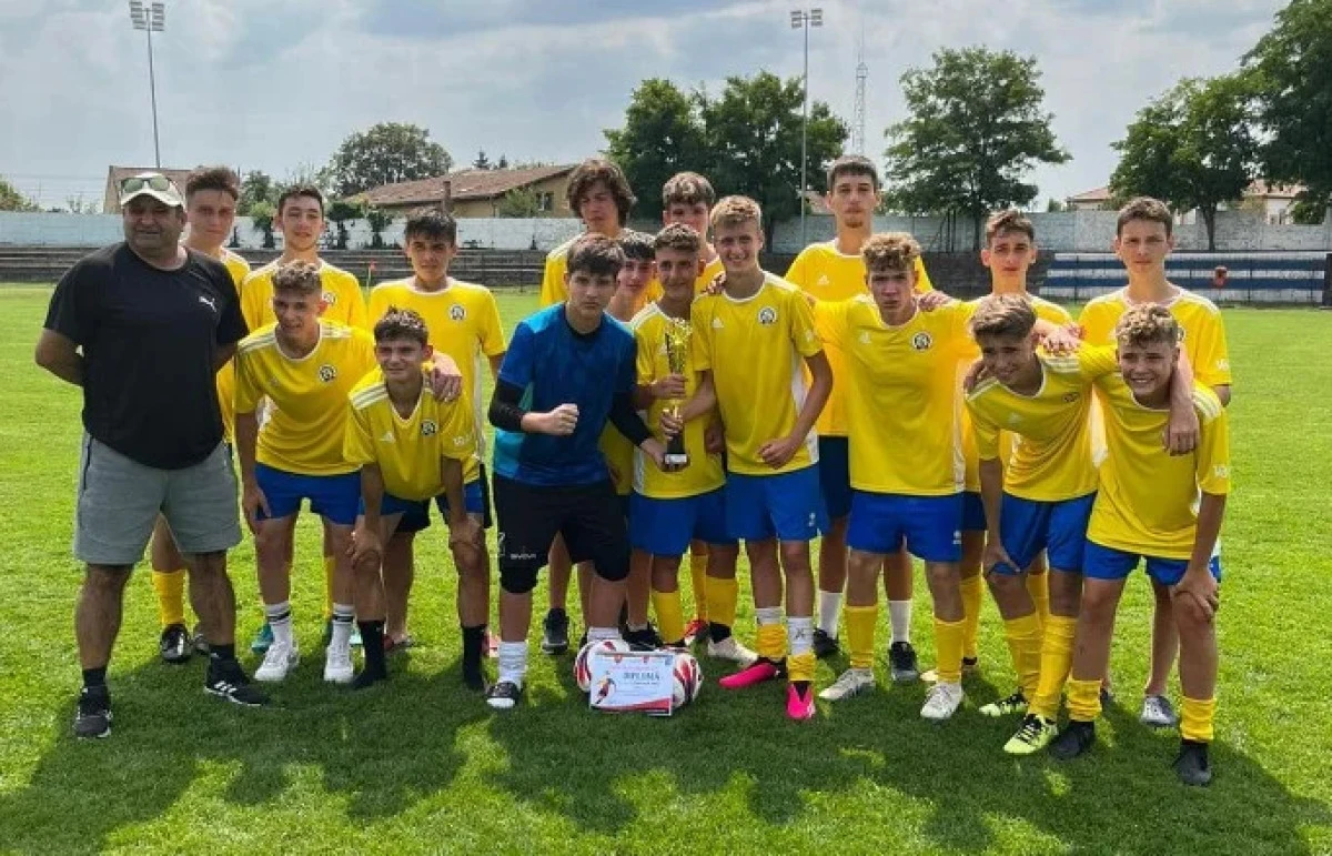 Juniorii U17 de la CSȘ Gloria Arad au câștigat „Memorialul Carol Bodo”