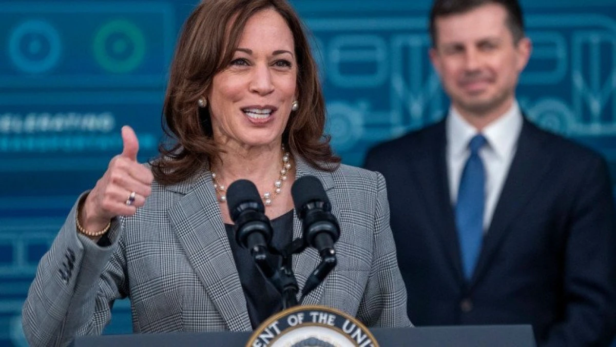 Kamala Harris se descurcă mai bine decât Biden împotriva lui Trump, relevă două sondaje