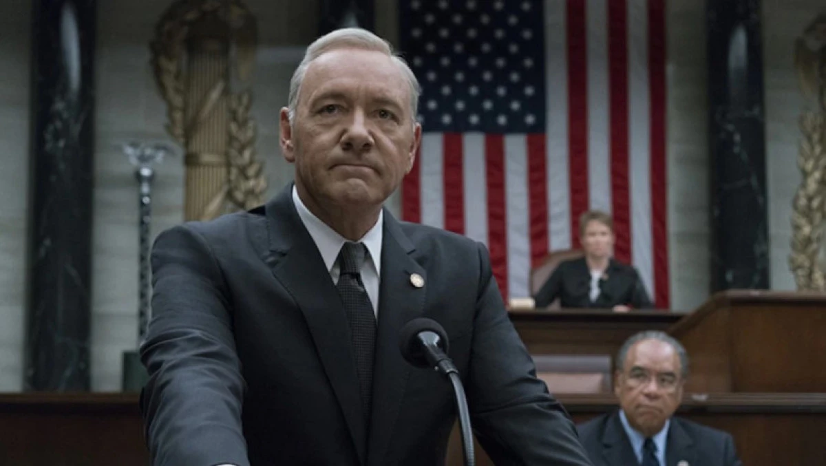 Kevin Spacey trebuie să plătească 31 de milioane de dolari companiei de producţie a serialului „House of Cards”