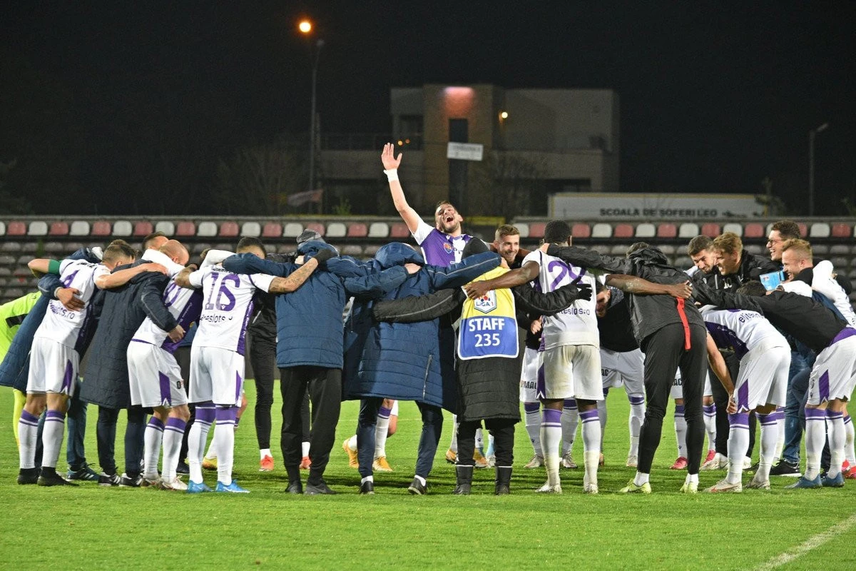 La alţii se poate! FC Argeş a obţinut licenţa UEFA şi visează la Europa, UTA se mulţumeşte cu salvarea