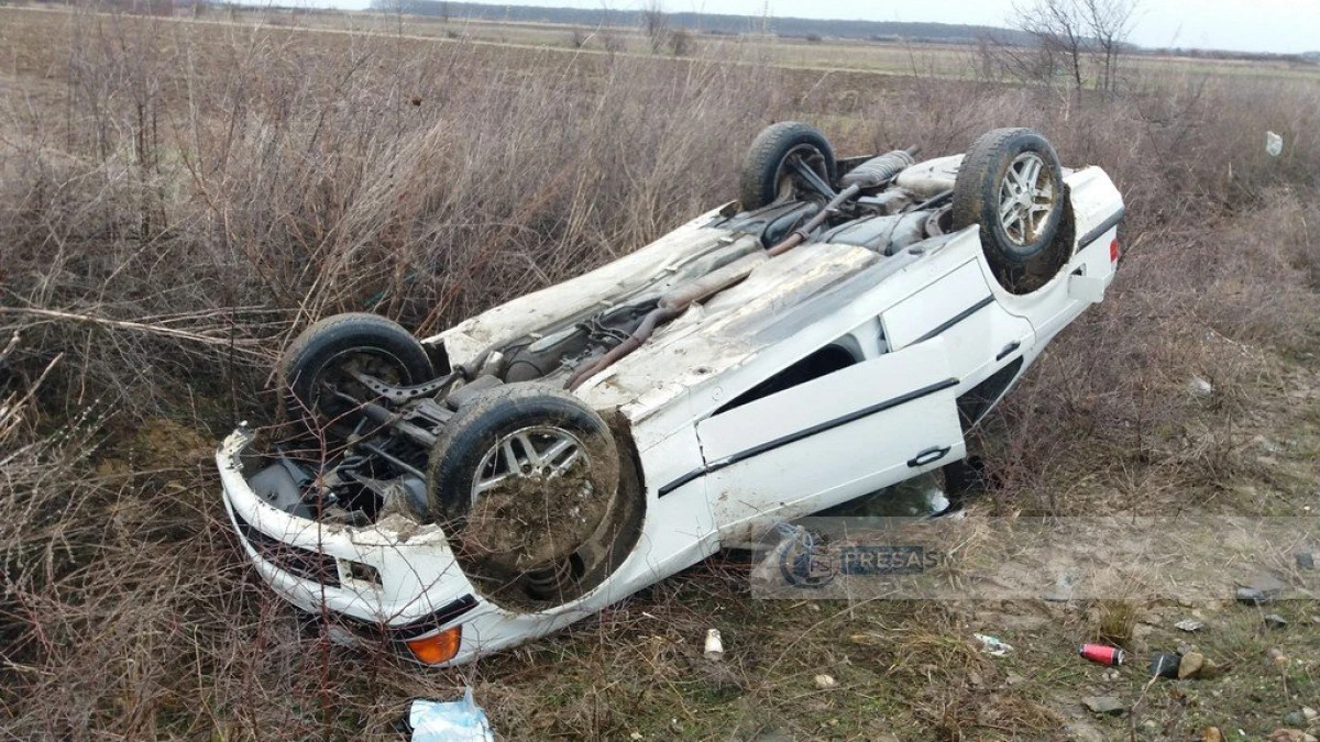 La aproape 80 de ani s-a răsturnat cu mașina, din cauza consumului de alcool. Avea și permisul anulat
