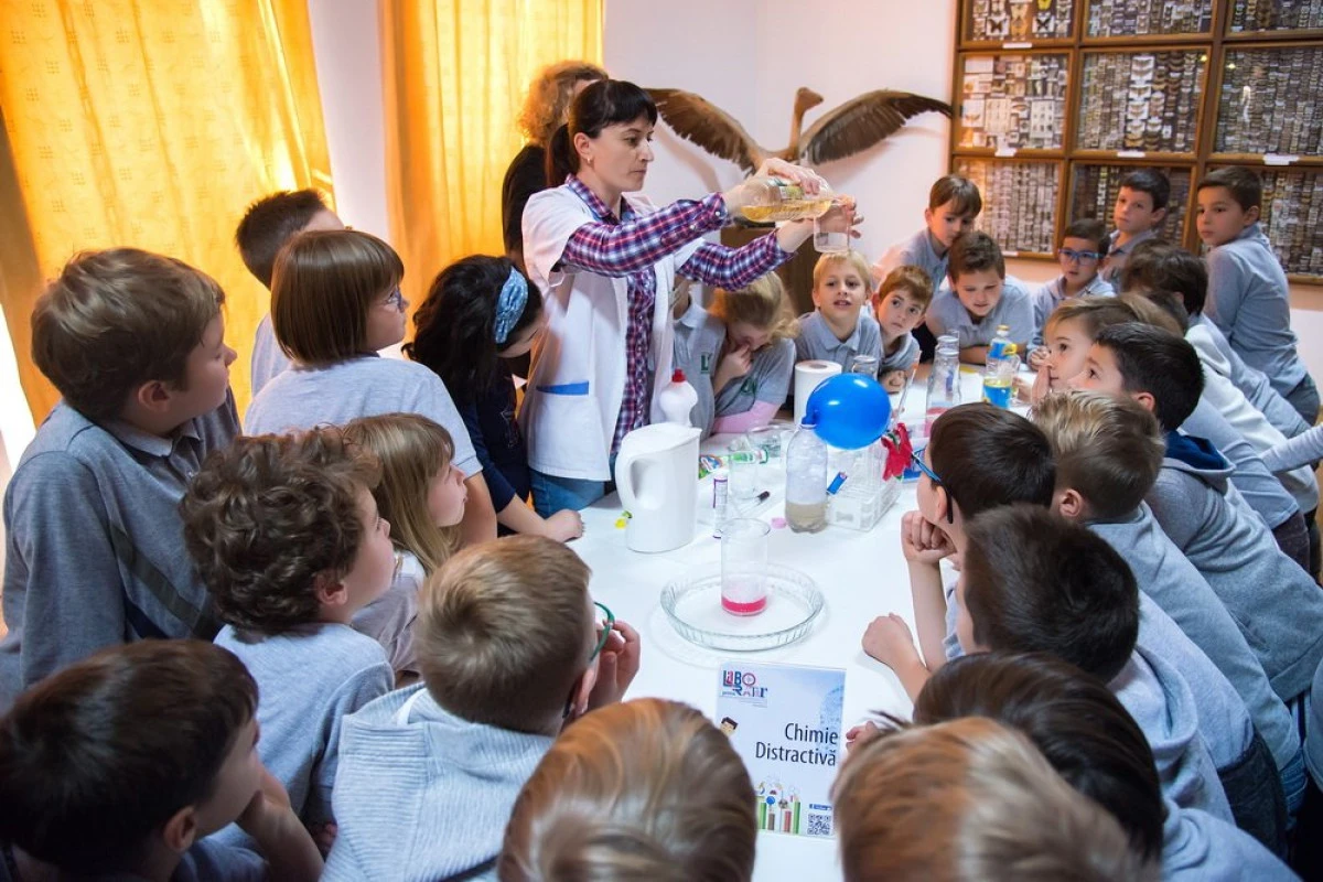 Laborator la Muzeu, un proiect educațional de succes pentru 2.500 de elevi arădeni