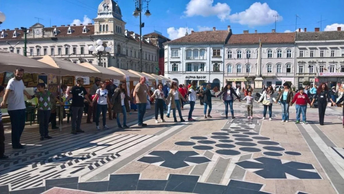LANȚ UMAN ÎMPOTRIVA VIOLENȚEI, LA TÂRGUL ONG-URILOR ARĂDENE