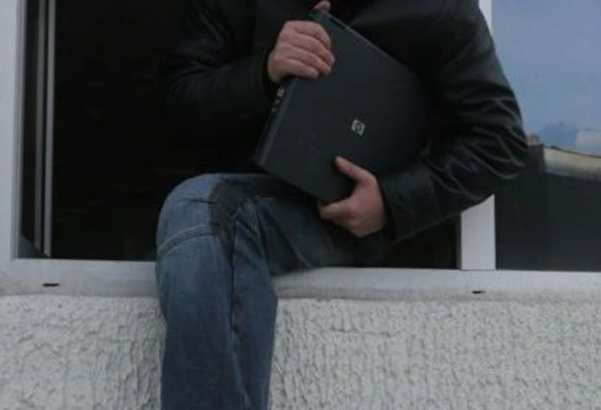 Laptop de 5.000 de lei, furat de un bărbat din Timișoara, care a fost prins în gară