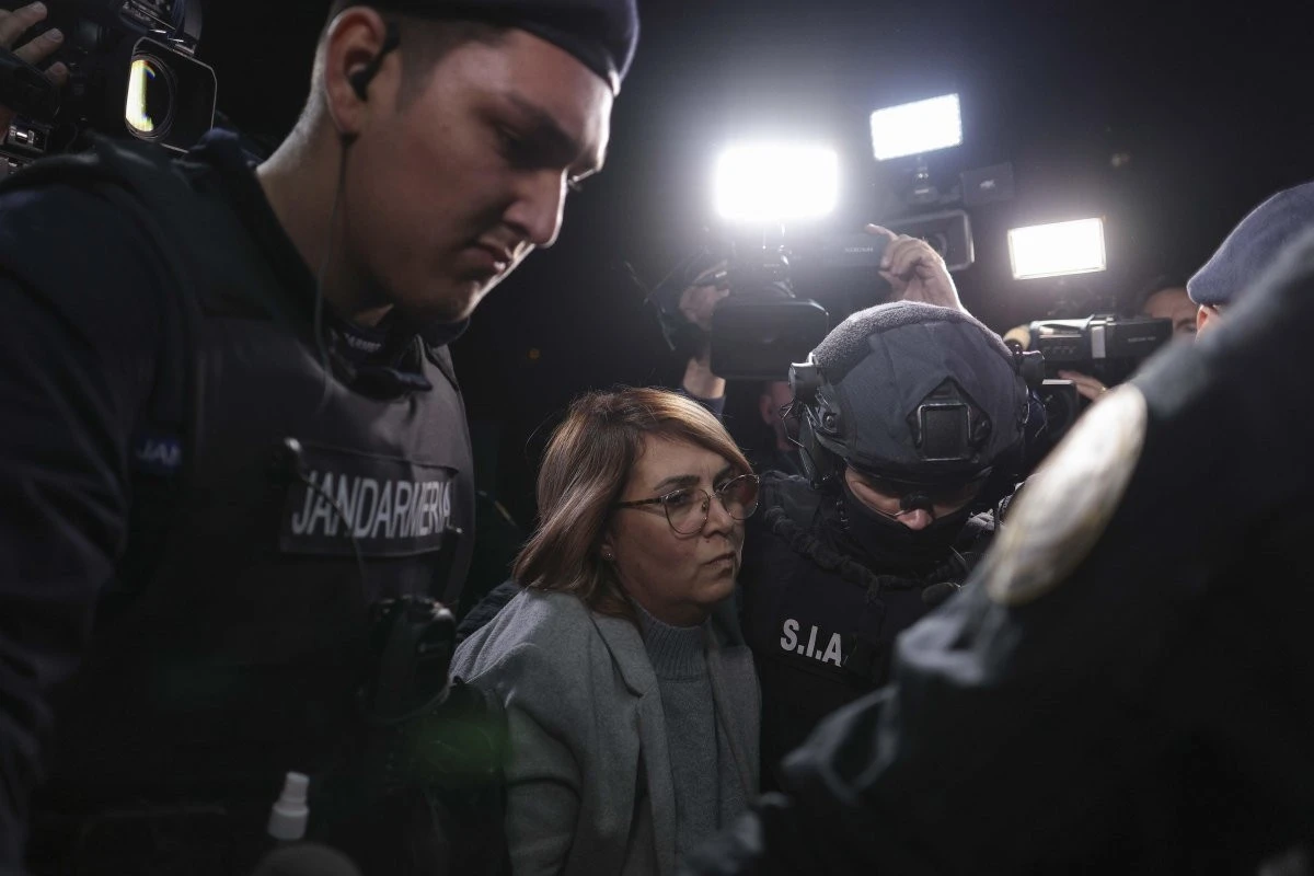 Laura Bîlcea rămâne în libertate, deși și-a distrus cu o șurubelniță brățara de monitorizare