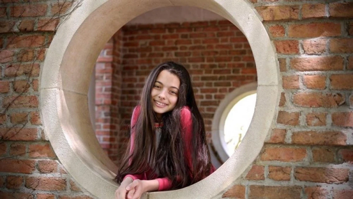 LAURA BRETAN, MAI BOGATĂ CU CÂTEVA MILIOANE DE FANI