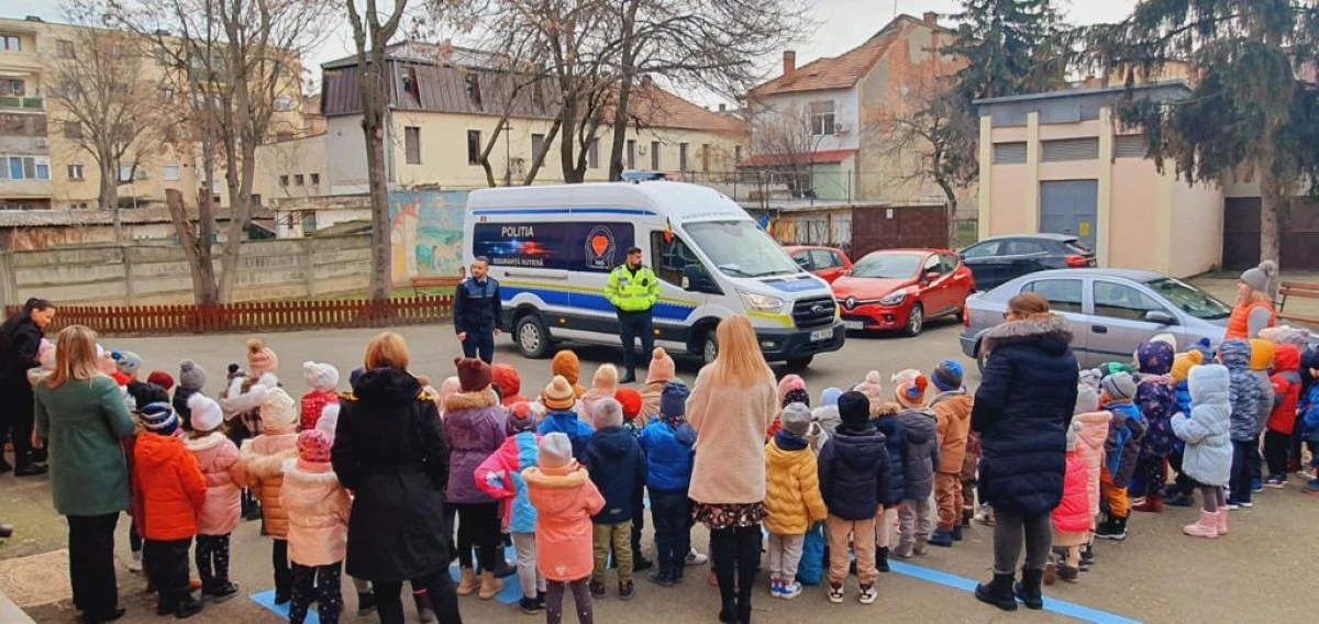Lecție de educație rutieră, la grădinița „Curcubeul Copiilor”