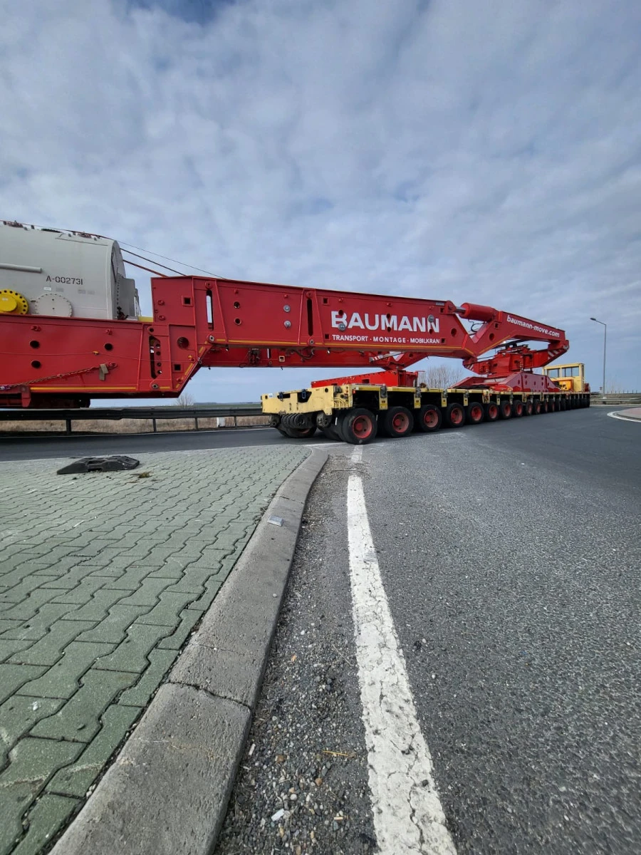 Legătura cu județul Timiș, blocată din cauza unui transport agabaritic care tranzitează regiunea