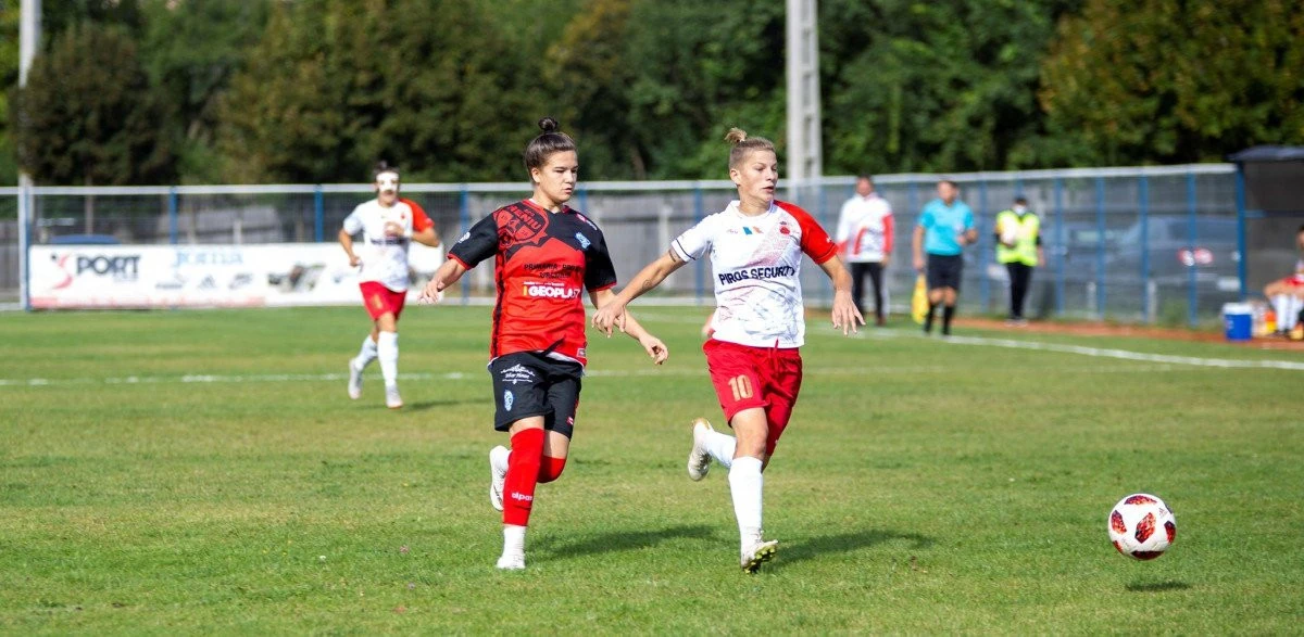 "Leoaicele" Olariu şi Răduc, convocate la naţionala feminină de fotbal