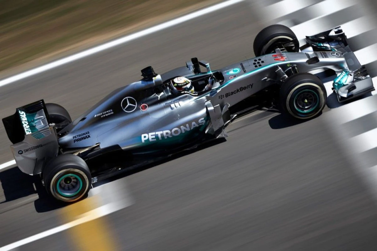 LEWIS HAMILTON, CEL MAI BOGAT SPORTIV BRITANIC. VEZI CE AVERE ARE
