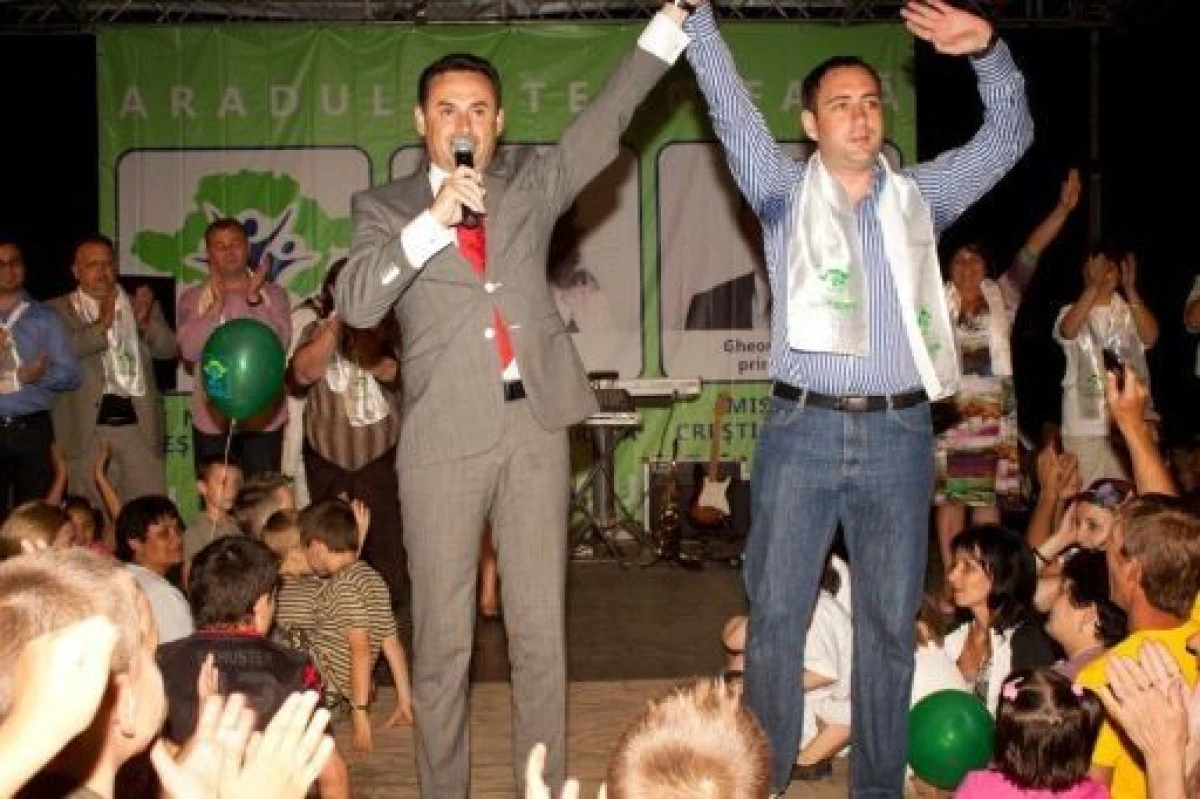 Liberalii îşi asumă mizeriile electorale de joi seară. Consilierul Tipei explică mesajele, pe facebook