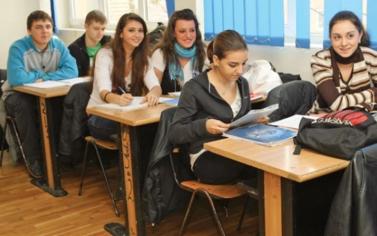 LICEENII VOR PUTEA BENEFICIA DE GRANTURI. CARE SUNT PLANURILE MINISTERULUI EDUCATIEI