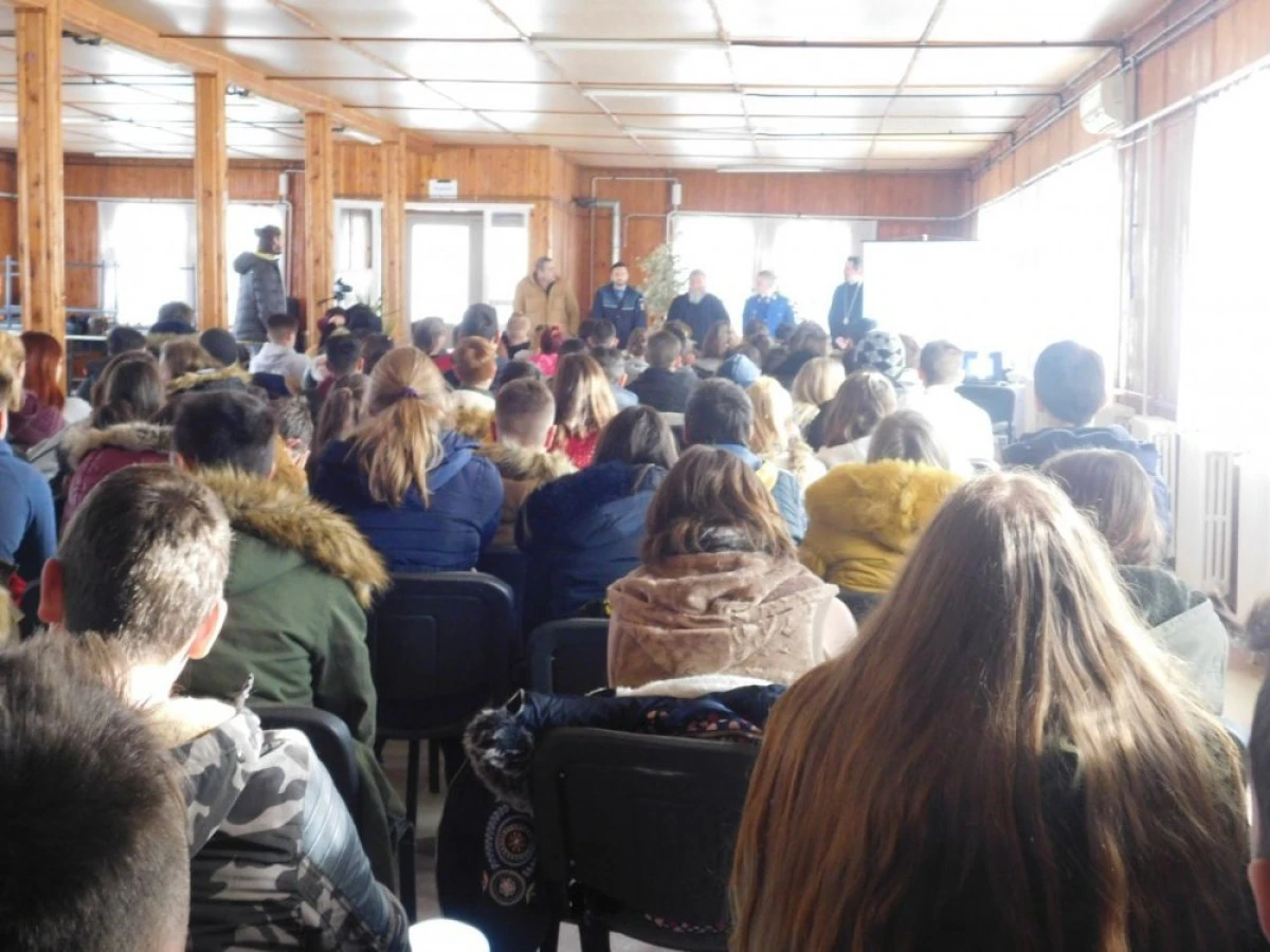 Liceul din Chișineu Criș, gazda unui atelier de educație și prevenție a delicvenței juvenile