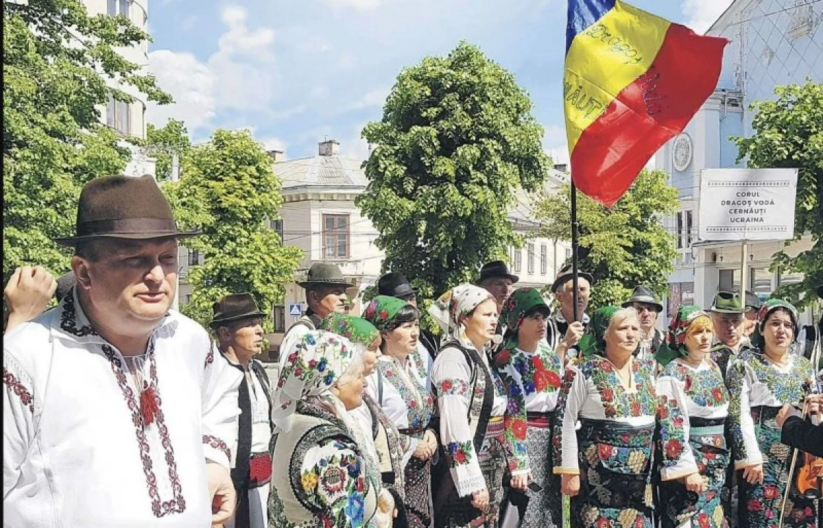 Limba oficială a minorității române din Ucraina este începând de azi limba română
