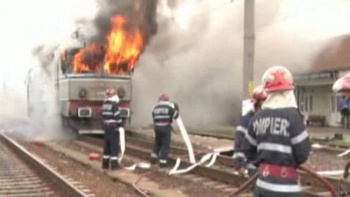 Locomotiva unui tren de persoane a luat foc în Staţia CFR Căpruţa
