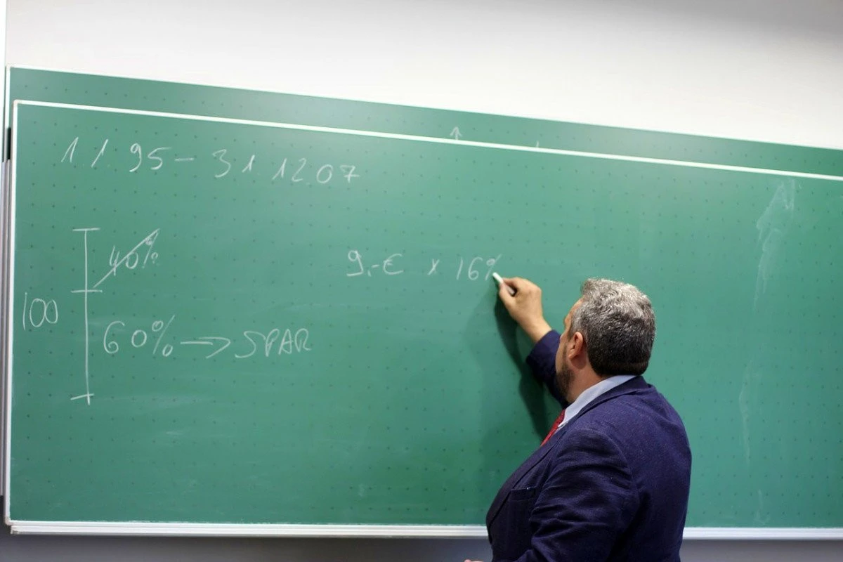 Lovitură pentru profesorii care sunt în grevă. Guvernul a modificat o lege prin OUG
