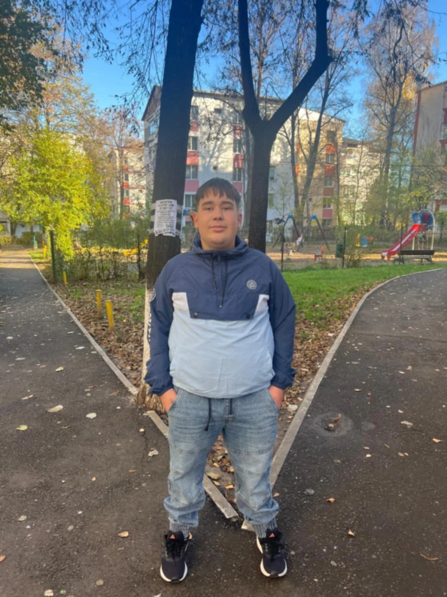 Luca, un tânăr de 18 ani, luptă cu o malformație severă a coloanei: „Vreau doar să pot trăi fără durere”