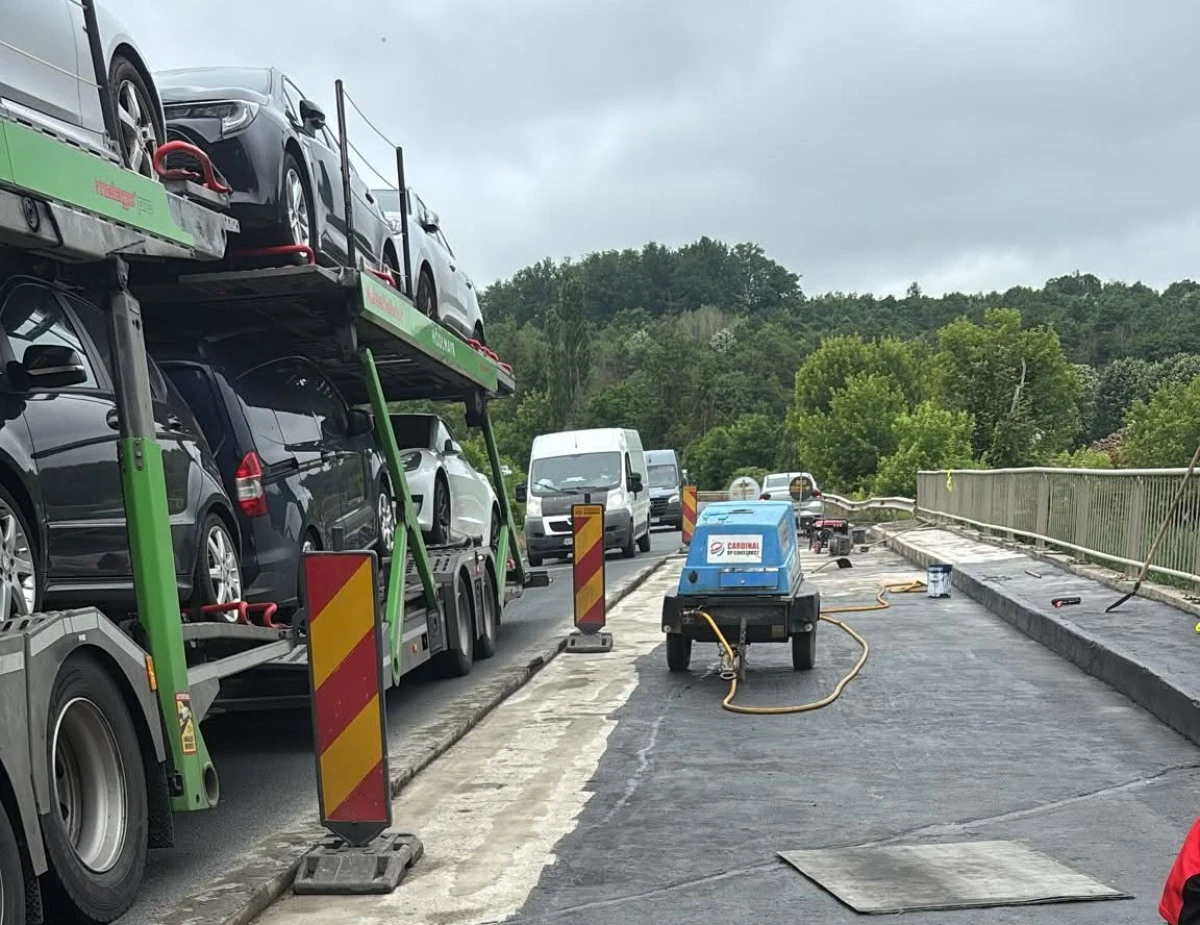 Lucrări la două poduri de pe DN7. Traficul se desfășoară cu restricții și semafoare