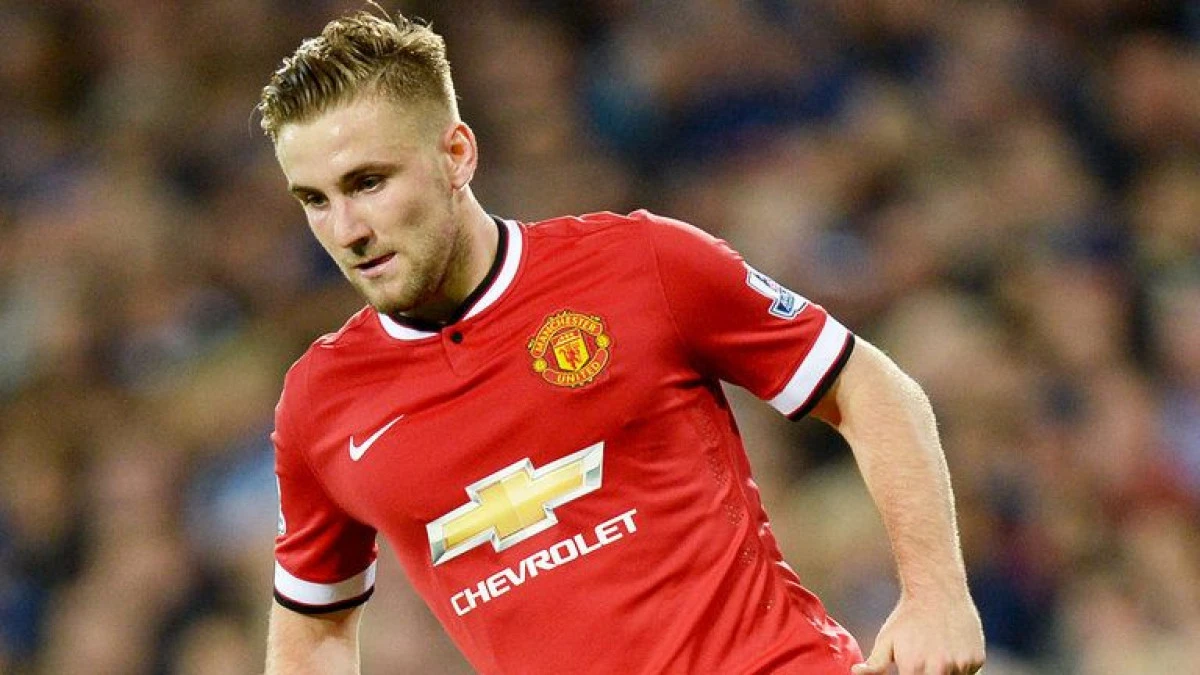 LUKE SHAW SE VA OPERA DIN NOU LA GENUNCHI