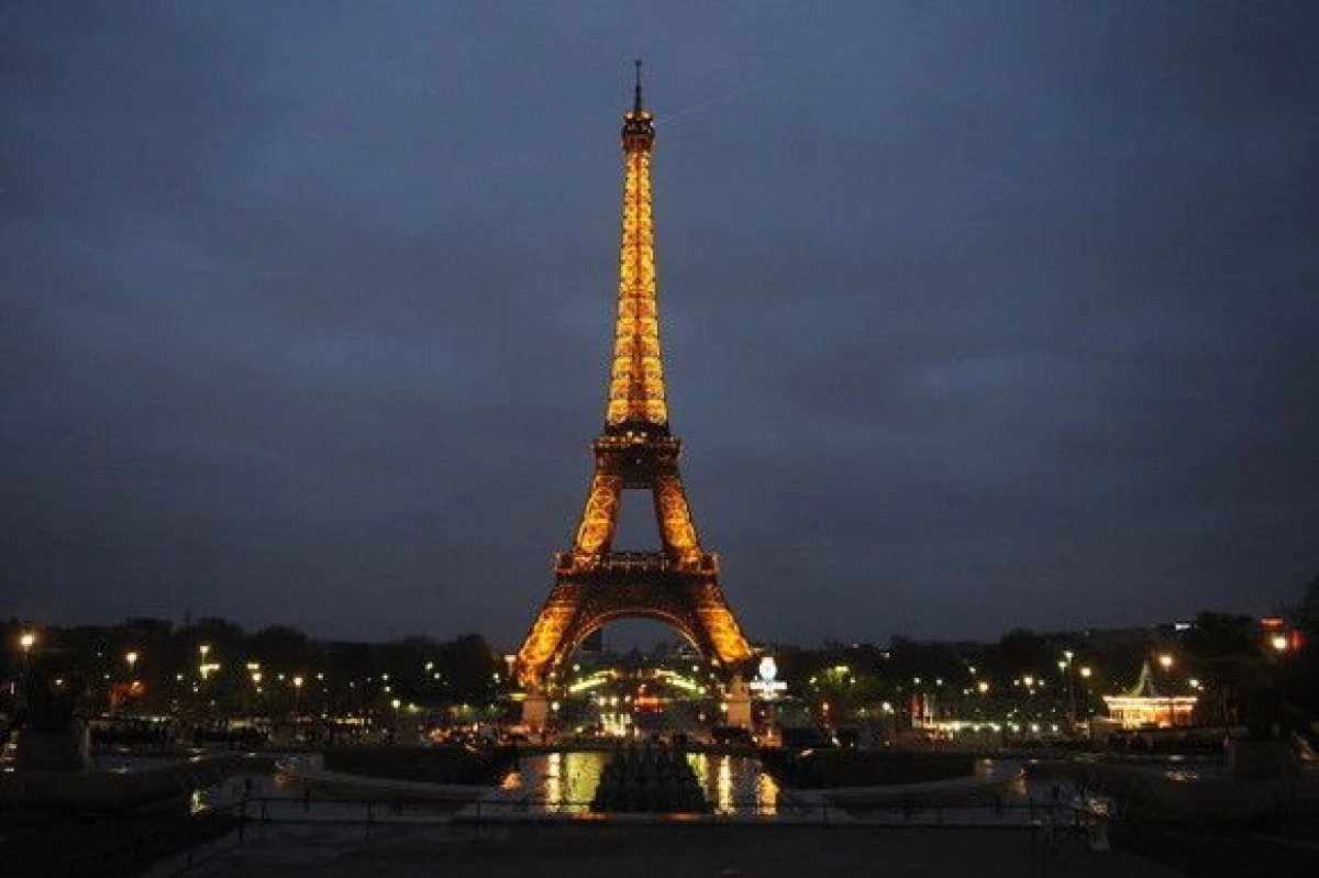 Luminile Turnului Eiffel, stinse în semn de solidaritate cu orașul Alep