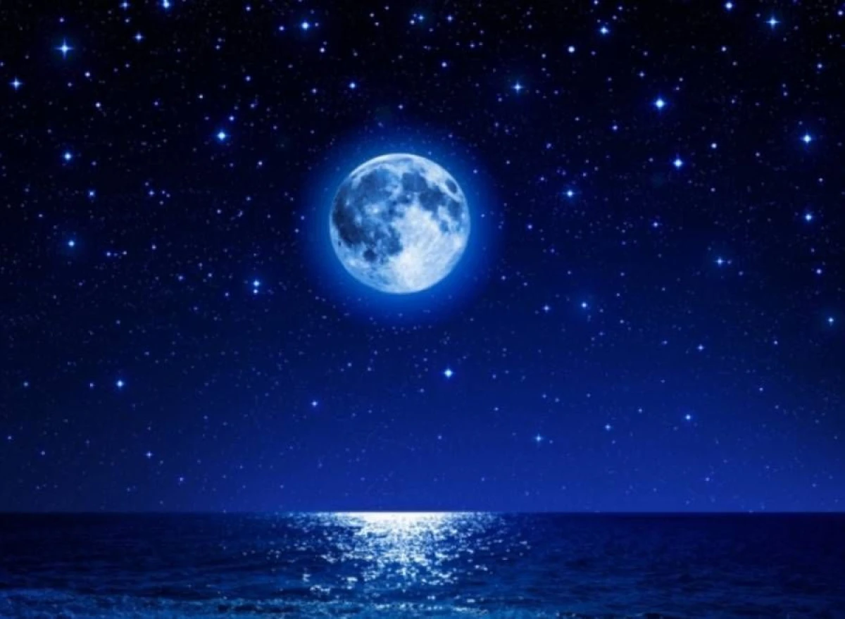LUNA ALBASTRĂ, VIZIBILĂ PE 21 MAI
