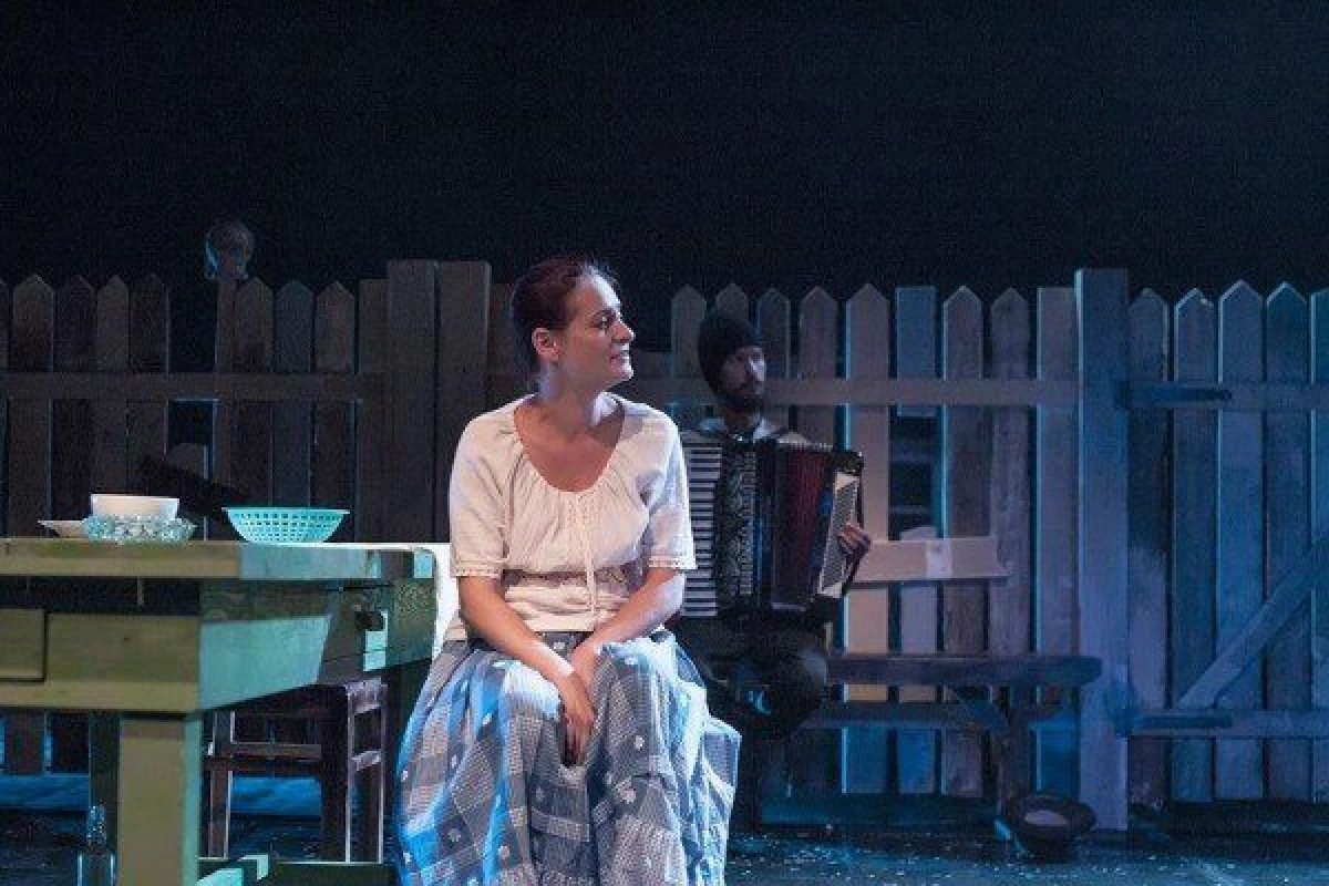 LUNA APRILIE DEBUTEAZĂ, LA TEATRUL ARĂDEAN, CU DOUĂ SPECTACOLE CLASICE
