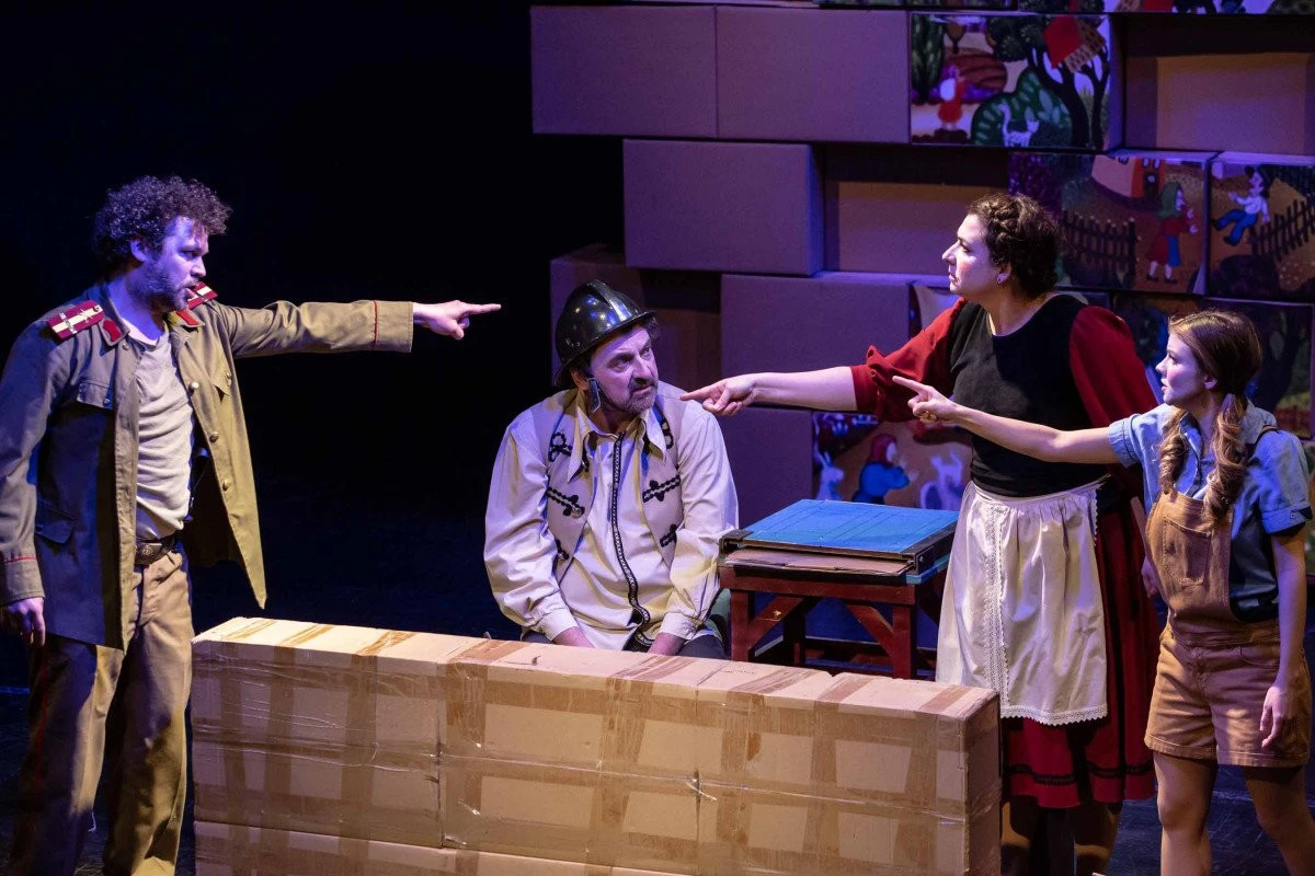 Luna aprilie – pe scena Teatrului Clasic „Ioan Slavici” Arad
