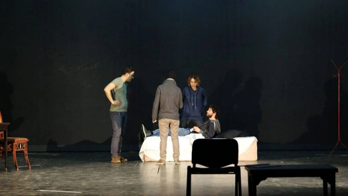 LUNA PLINA DE TEATRU A AJUNS LA FINAL