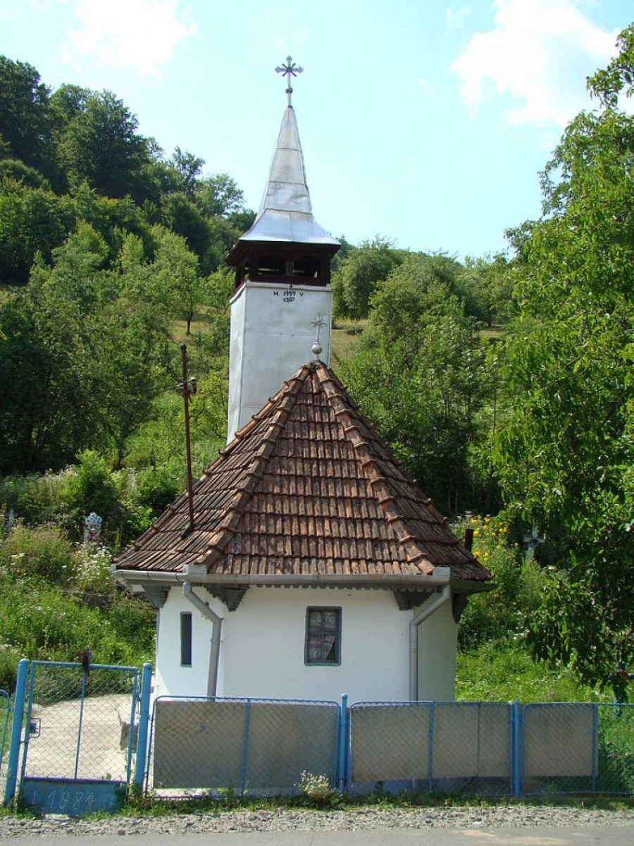 Luncșoara, singura localitate din județul Arad cu două biserici din lemn