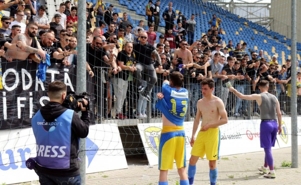 “Lupii galbeni”, băgaţi în şedinţă de fani! Probleme de lot şi cu UTA