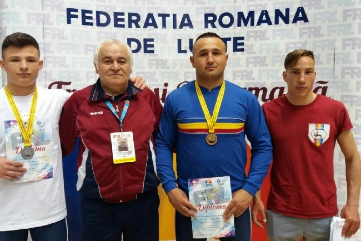 Luptătorii de la CS Astra, medaliaţi naţionali la juniori