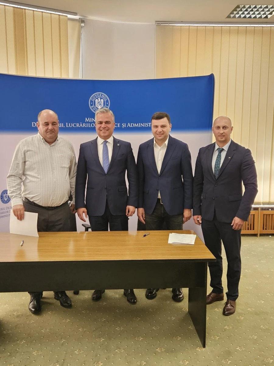 Macea și Zărand au semnat la București contracte în valoare de 34 de milioane de lei