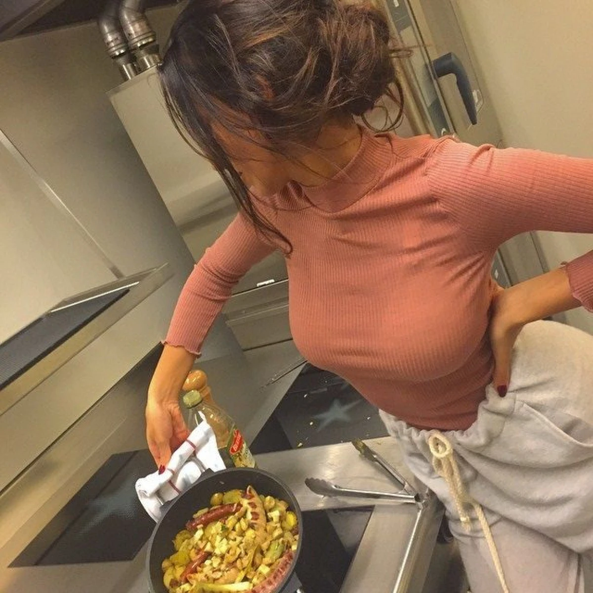 MADALINA GHENEA, DISPERATA SA SE INGRASE!