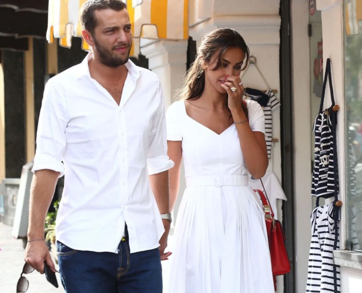 MĂDĂLINA GHENEA ŞI MATEI STRATAN S-AU MUTAT ÎMPREUNĂ