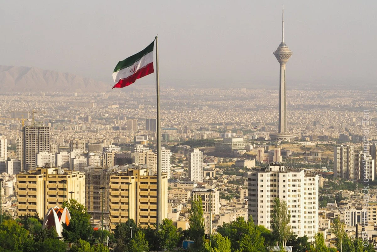 MAE: Cetăţenii români aflaţi în Iran sunt sfătuiţi să părăsească imediat această ţară