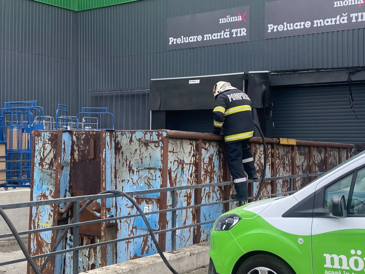 Magazinul Momax, din Grădiște, a fost evacuat din cauza unui incendiu